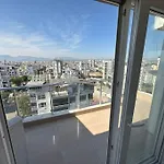 Antalya Konyaalti Denizin Uestuende Gemi Ev