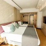 Leaf Port Hotel