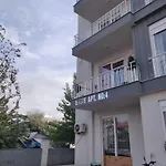 Spacious 3 Bedroom Apartment - Quick Drive To Beach, Airport & Center