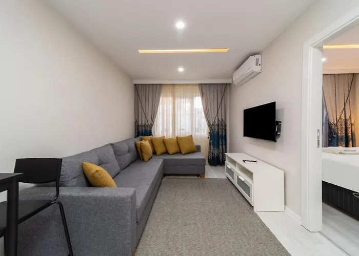 Modern And Central Flat Near Beach In Muratpasa