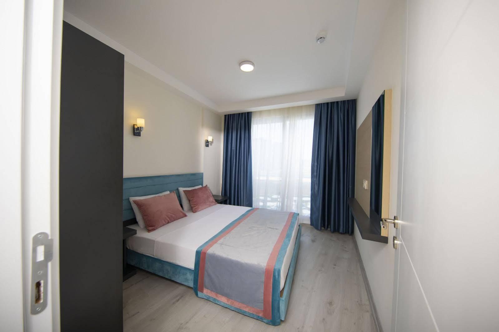 Hotel Attalos Smart Lara Star 4*