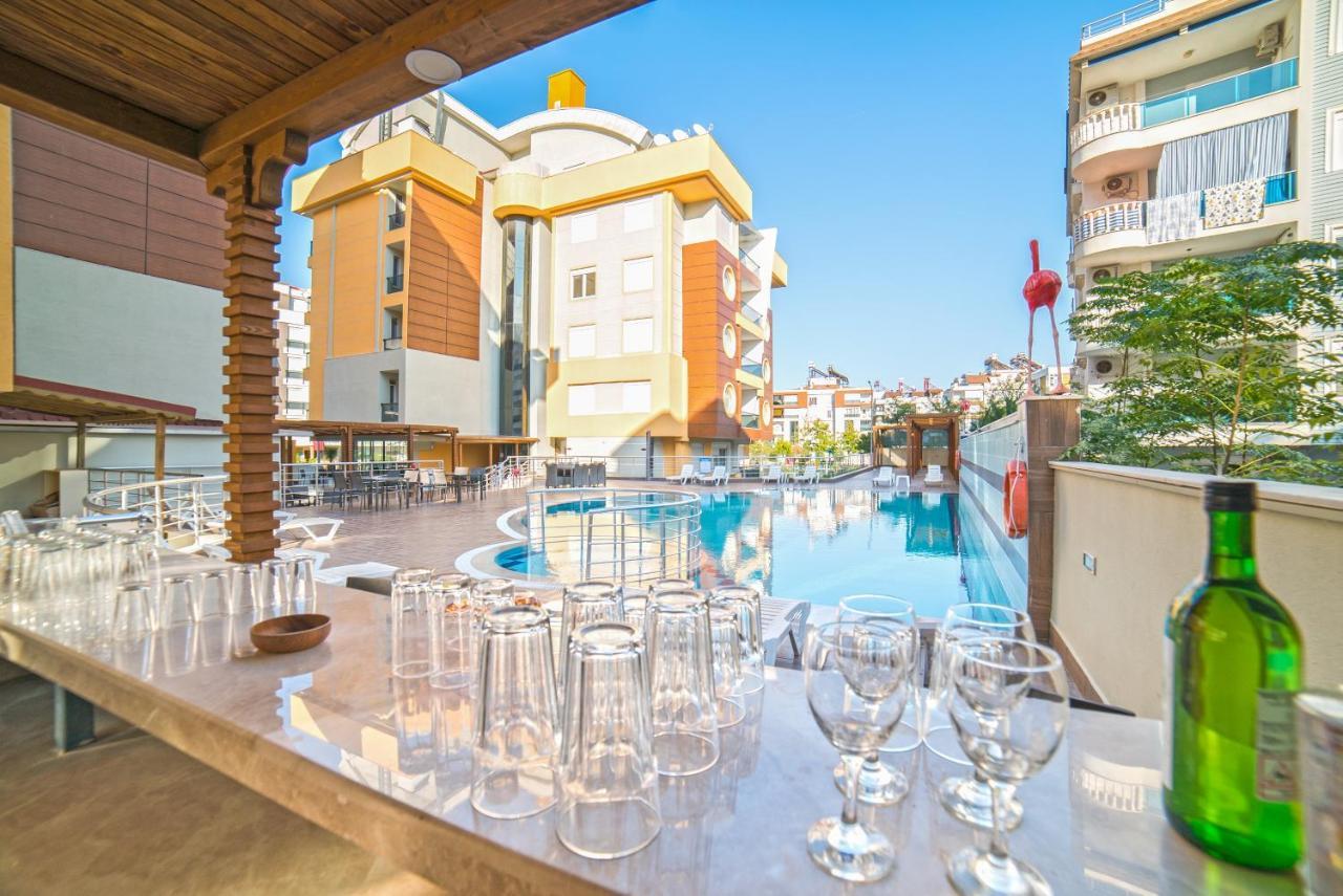 Flamingo Aparthotel 3*