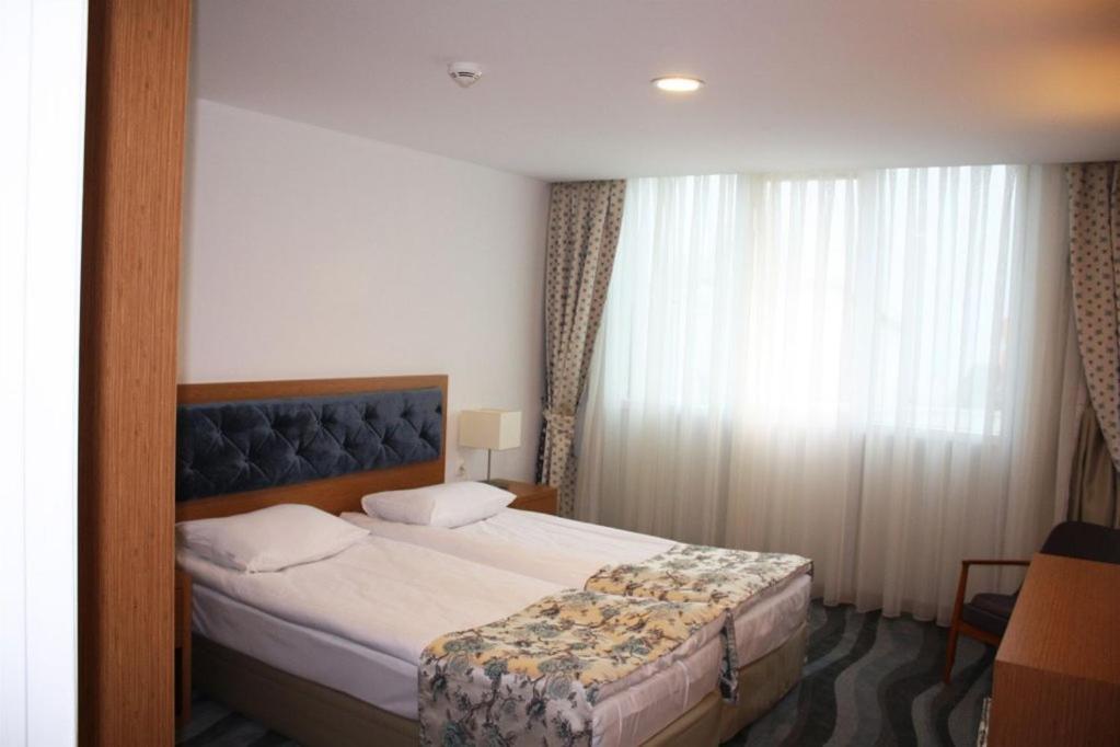 Hotel Regna 3*