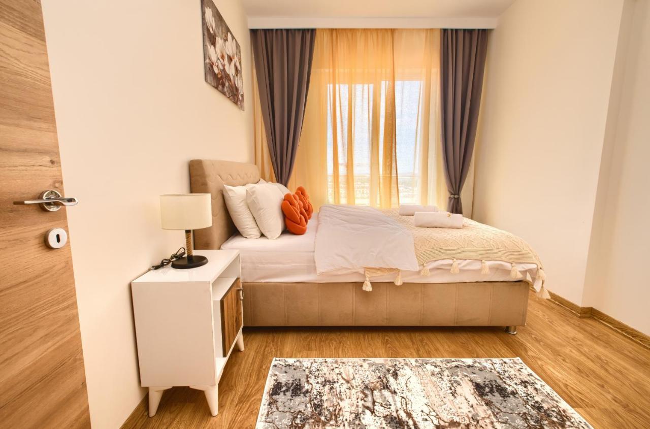 1207 By Newinn Apartment