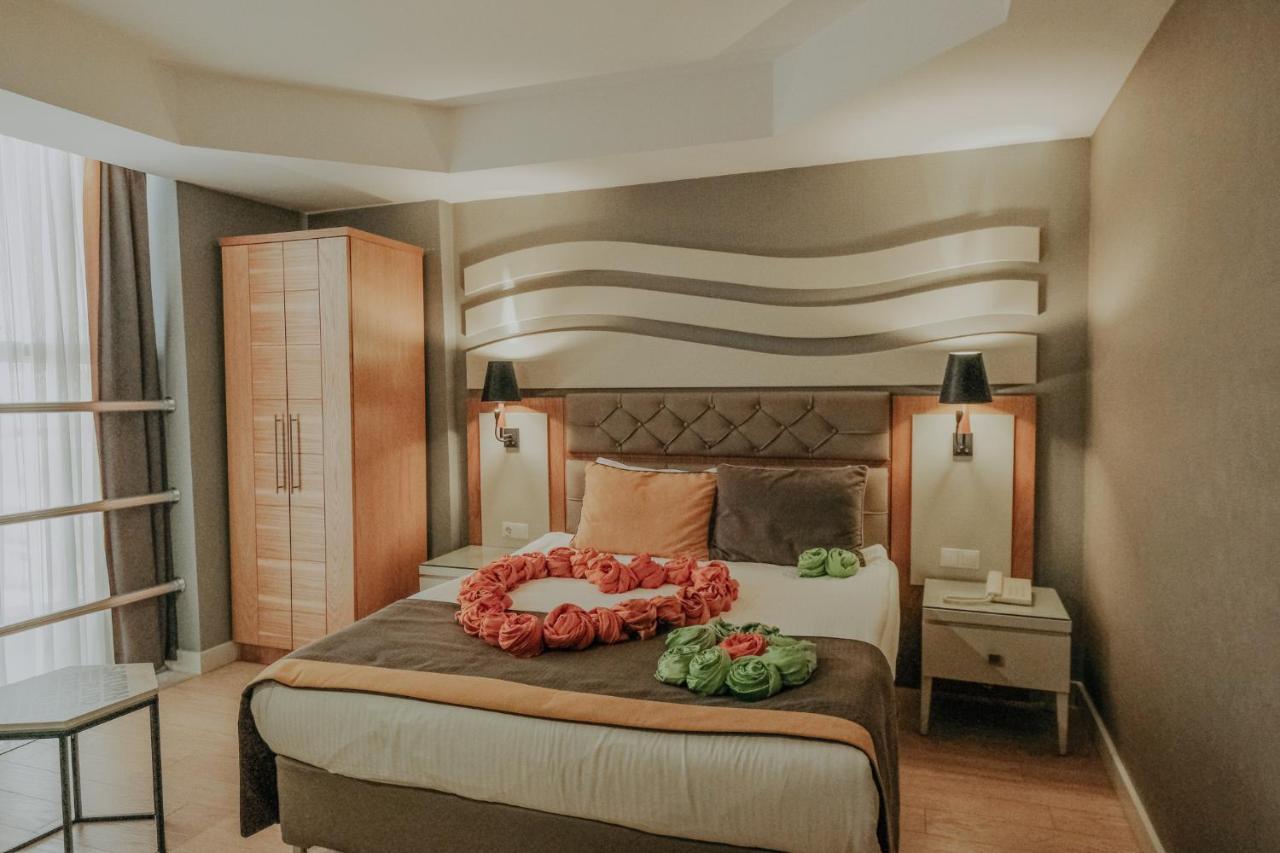 Hotel Saturn Palace