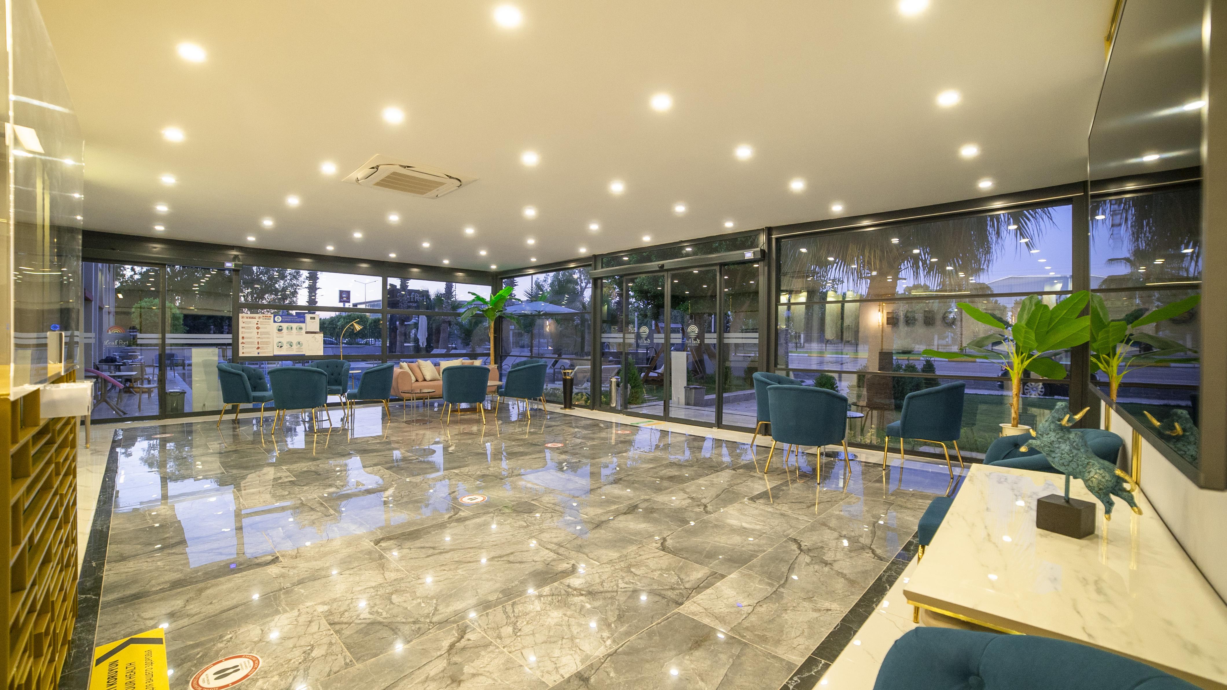 Leaf Port Hotel 4*