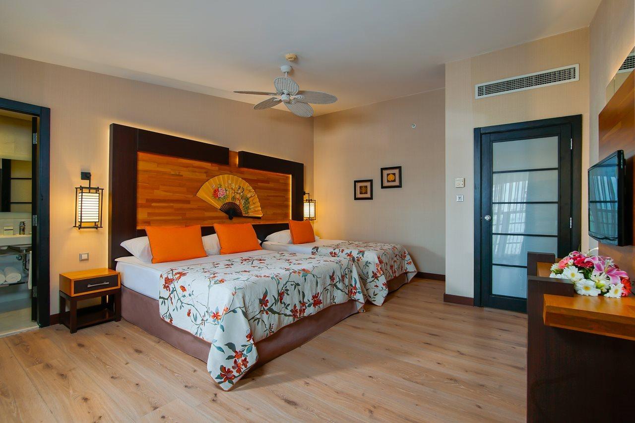 Limak Lara Deluxe & 5* Antalya