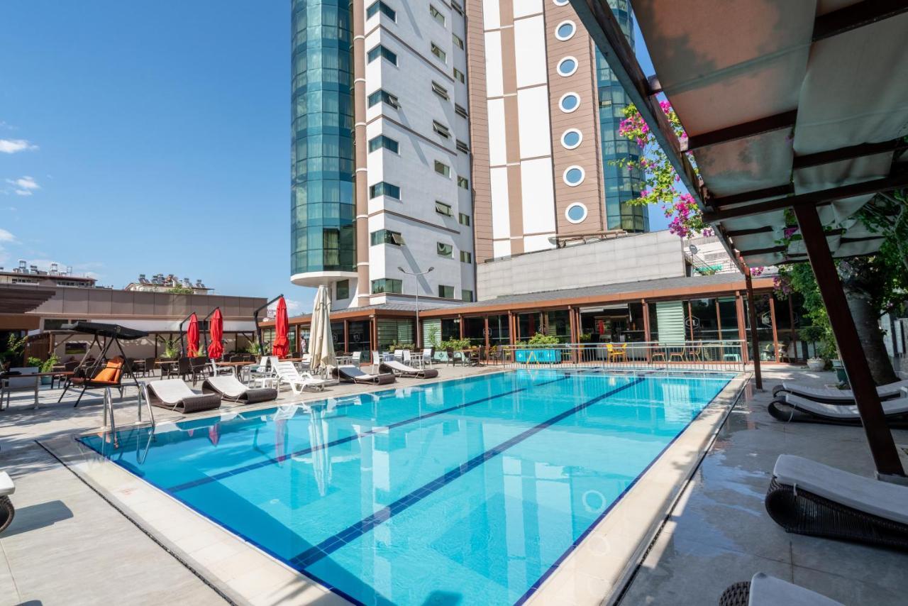 Live Hotel