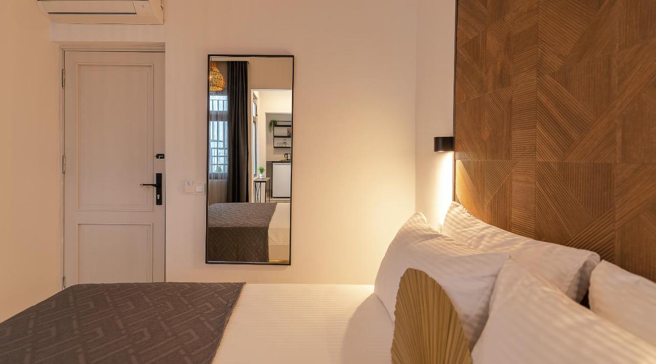 The Easy Terrace Hotel