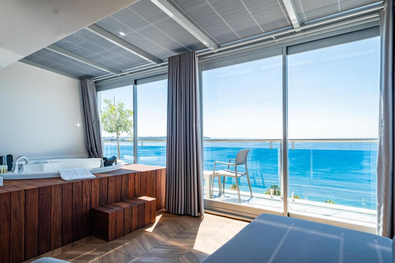 Pearly Otel