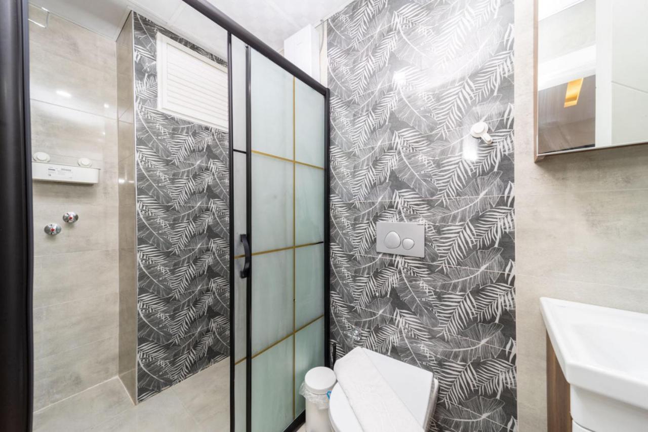 Modern And Central Flat Near Beach In Muratpasa * Antalya