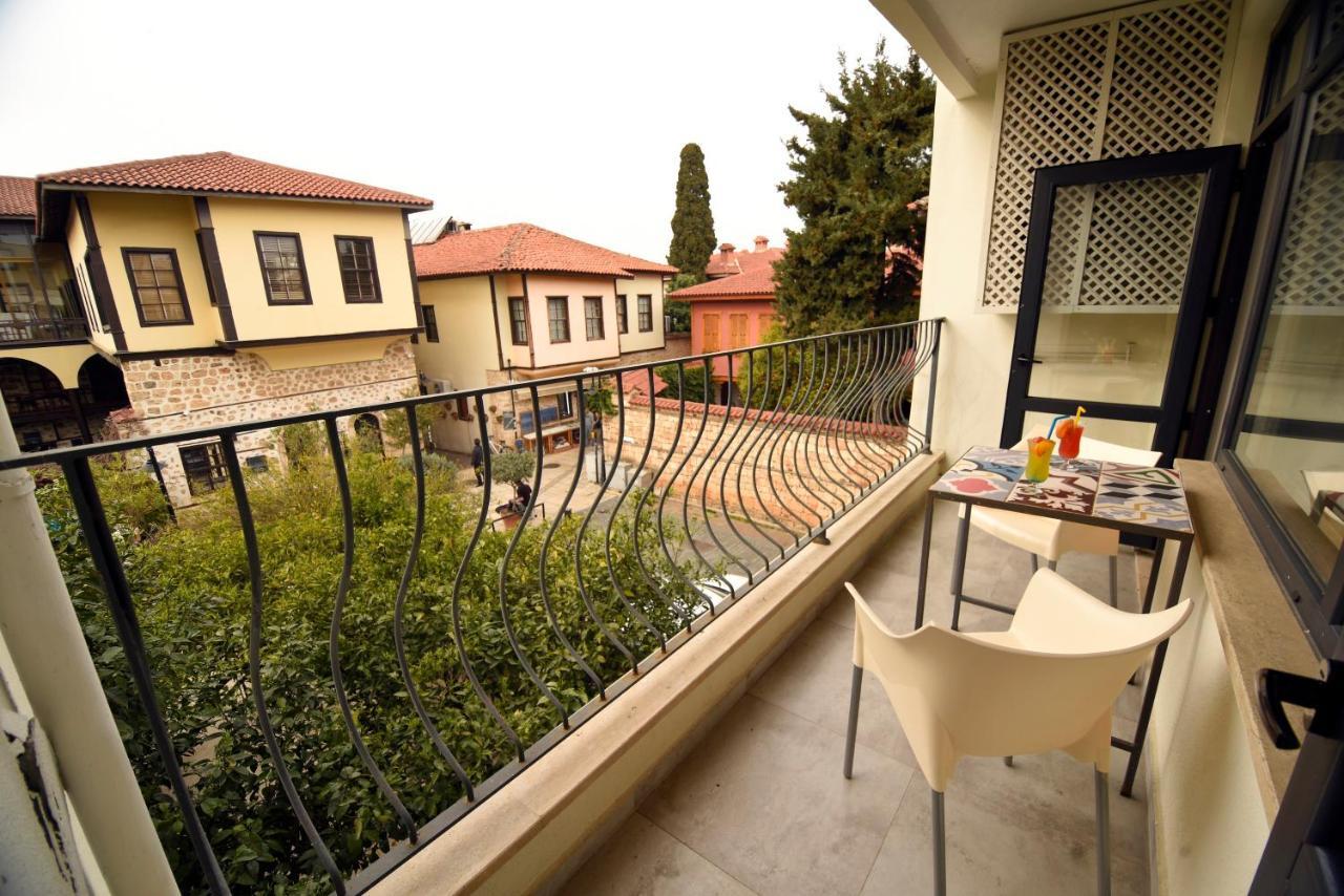 Remarkable Flat With Balcony Near Hadrian's Gate Homestay Antalya
