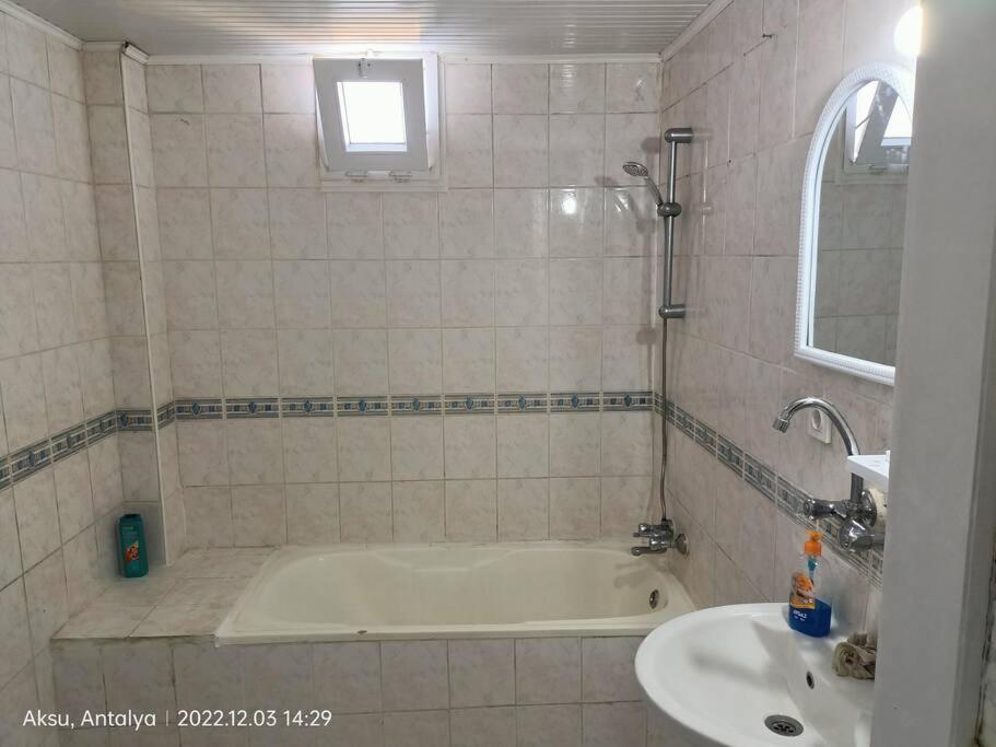 Daire 3+1 Daire.hizli Wifi,havalimani Plaj, Market Yakin *
