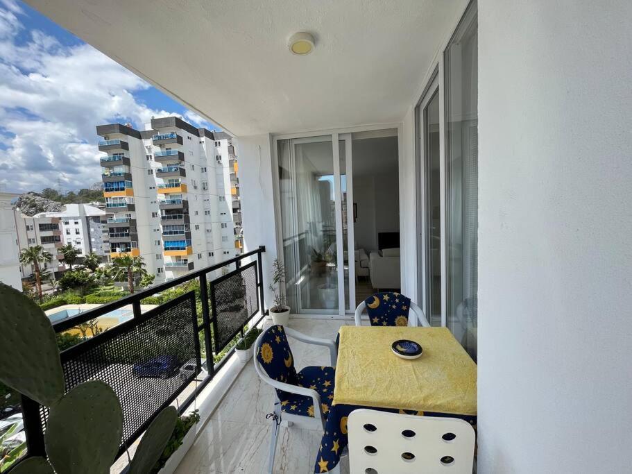Apartment Konyaalti Sarisu 3+1 Dubleks *