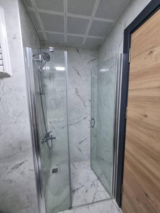 Comfy Close To Airport Apartment *