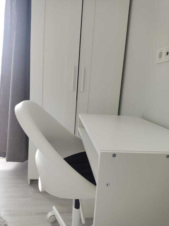 Cozy King Bedroom Dw Apt Kisla1 Apartment *