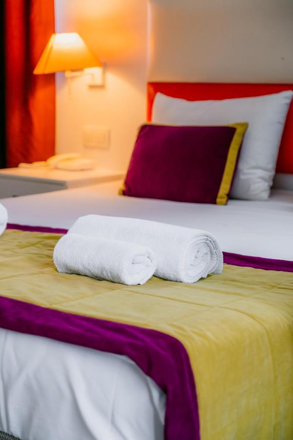 Orange Owl Otel *