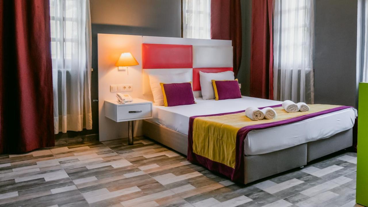 Otel Orange Owl