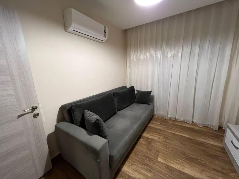 Alisveris Merkezi Karsisi, Rahat Daire'10' Apartment Antalya