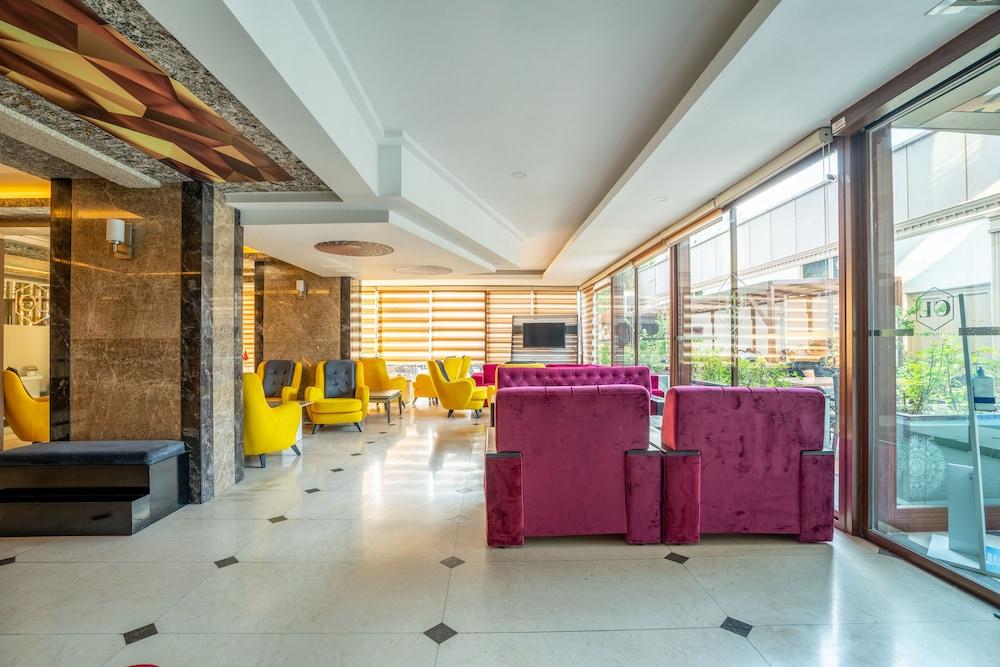 Live Hotel