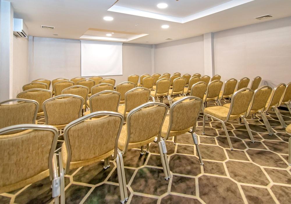 Nashira Hotel 4*