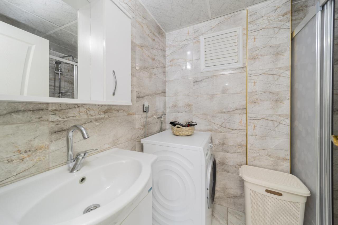 Luminous Flat W Balcony 15 Min To Hadrian Gates