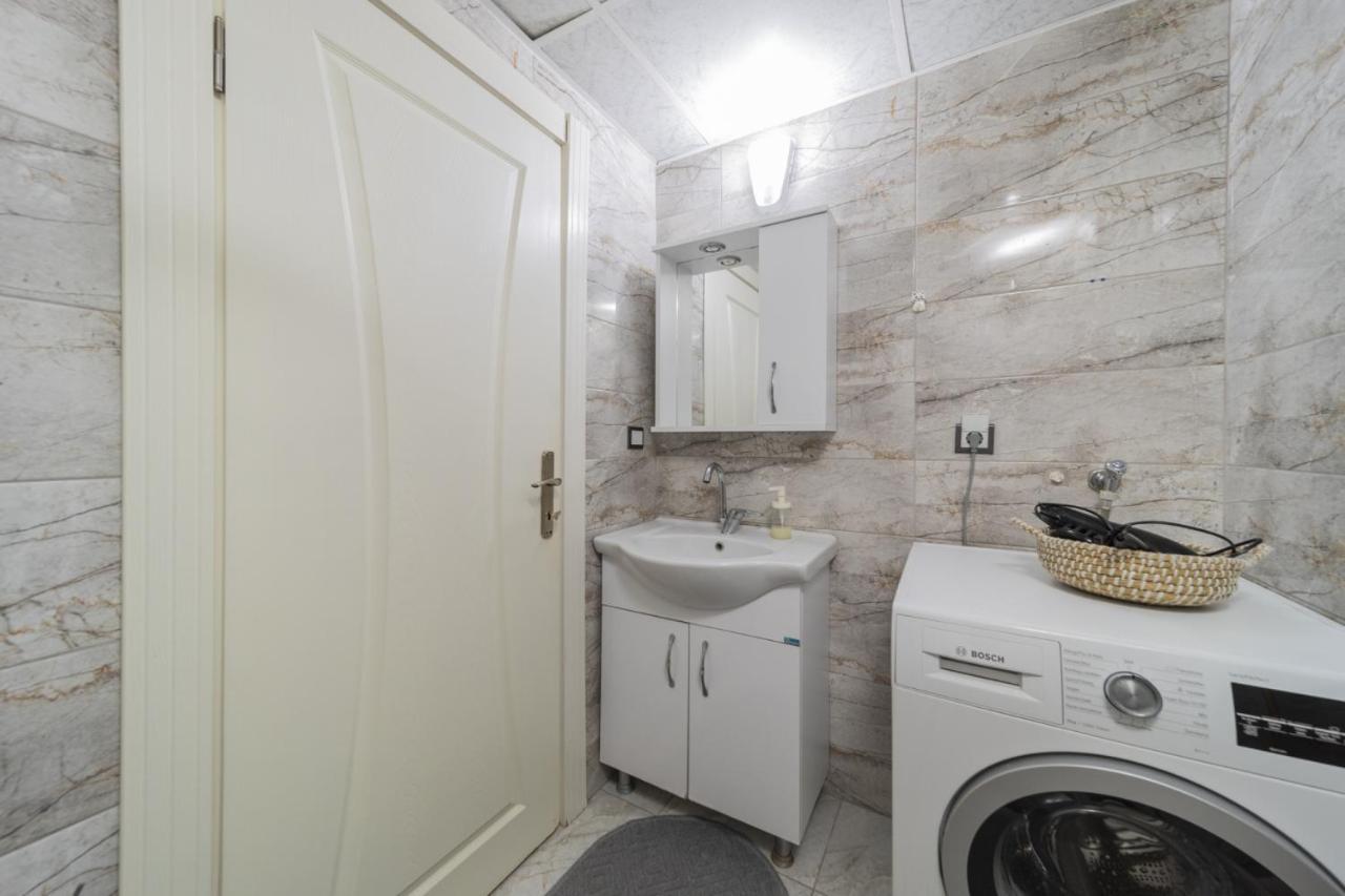 Luminous Flat W Balcony 15 Min To Hadrian Gates Apartment *
