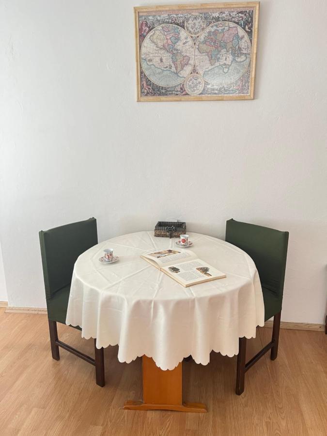 Daire Large And Simple Family House In Center