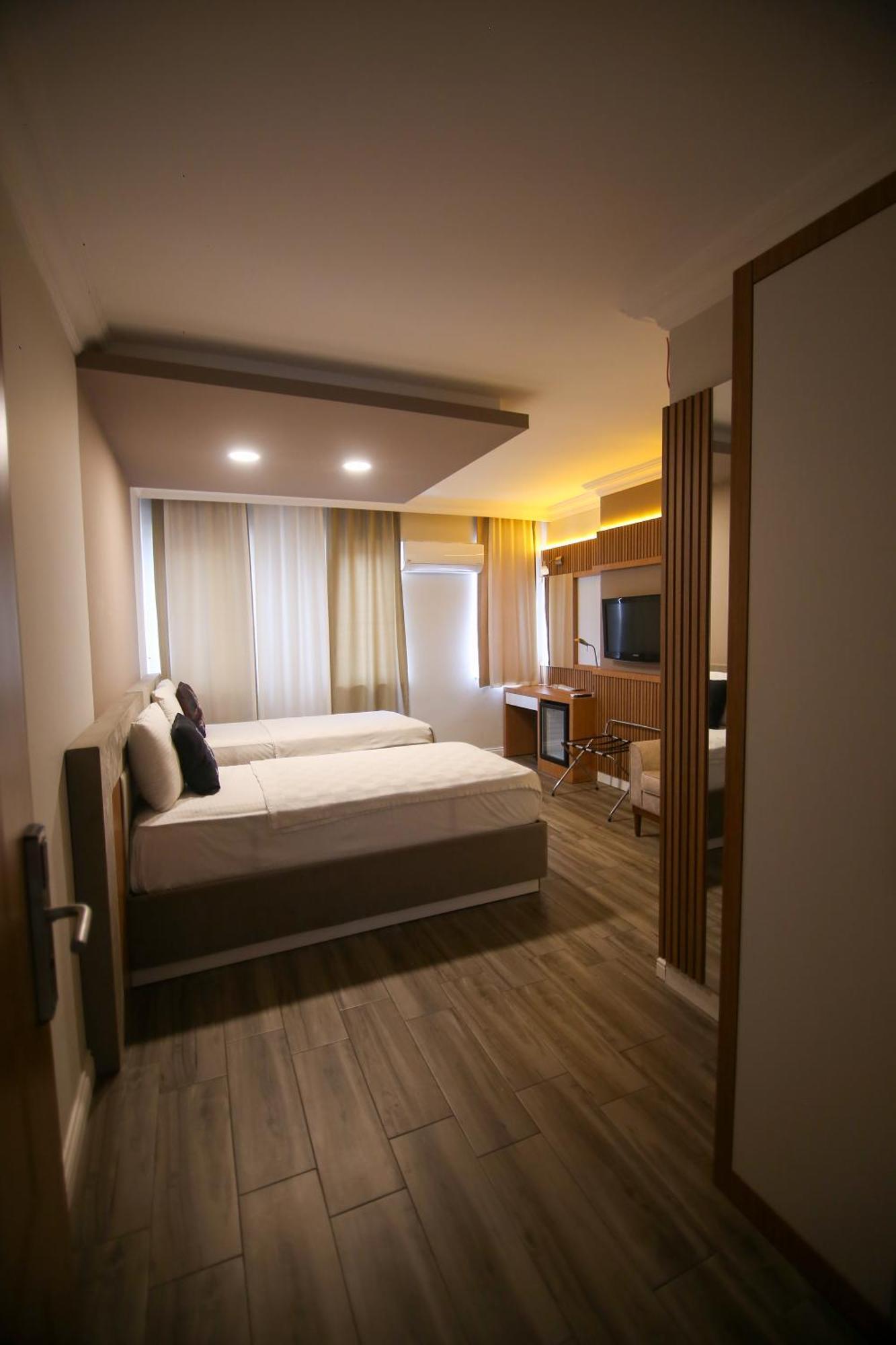 Cevik Palace Hotel 2*