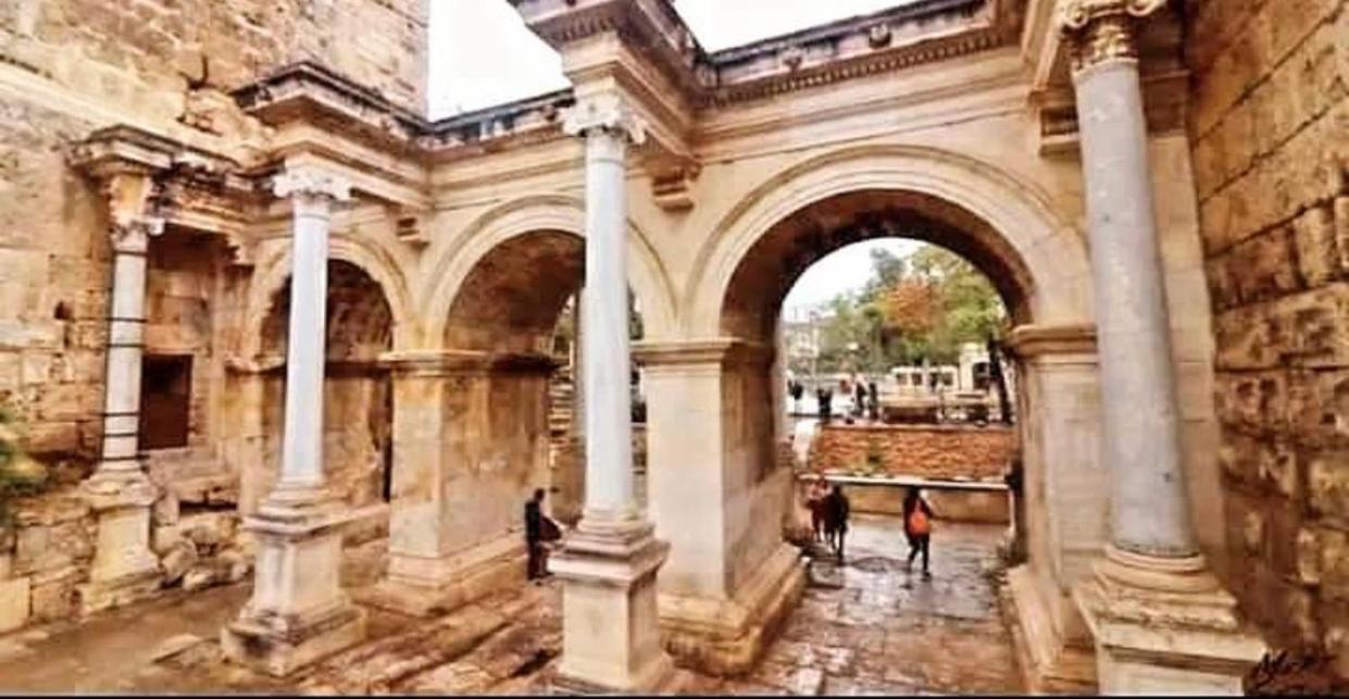 Kaleici Bahceli Oezel Muhtesem Muestakil Antalya