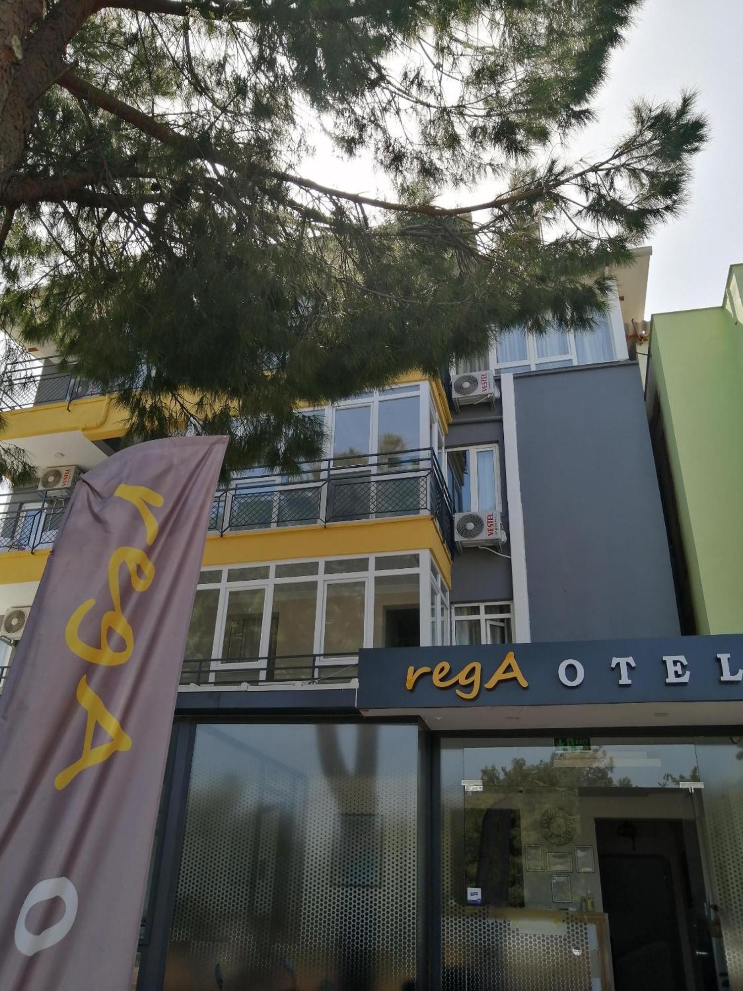 Aparthotel Rega *
