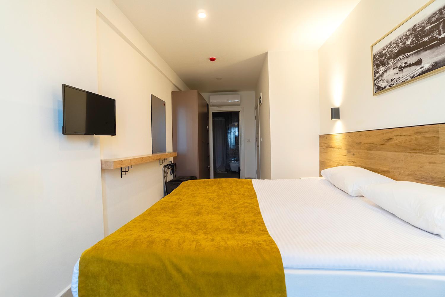 Tut Otel