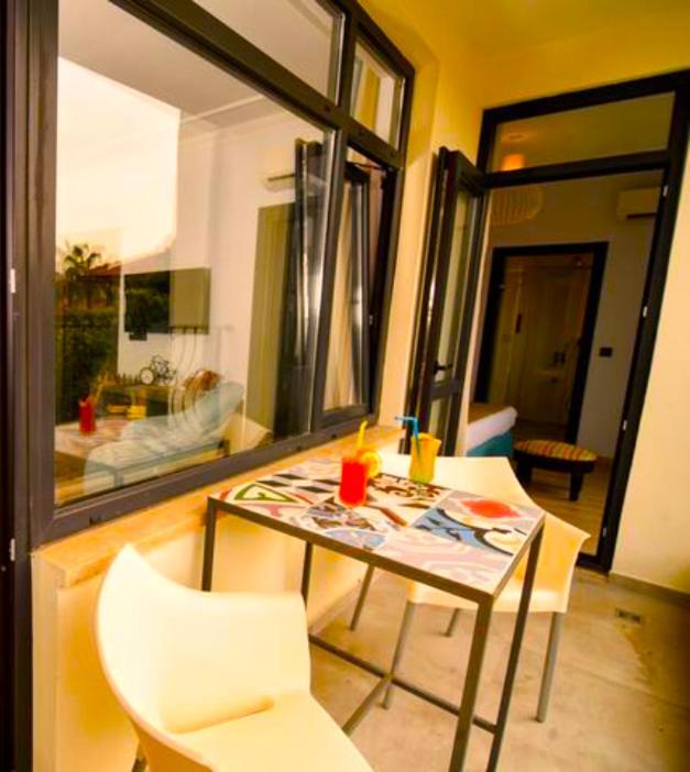Homestay Remarkable Flat With Balcony Near Hadrian's Gate