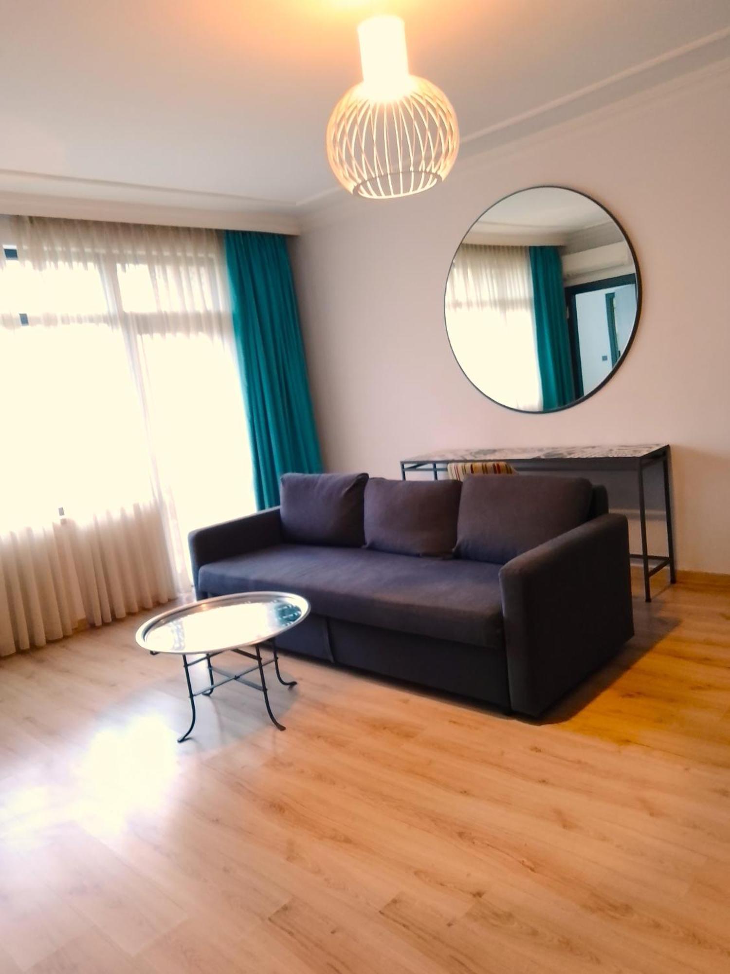 Homestay Remarkable Flat With Balcony Near Hadrian's Gate Antalya