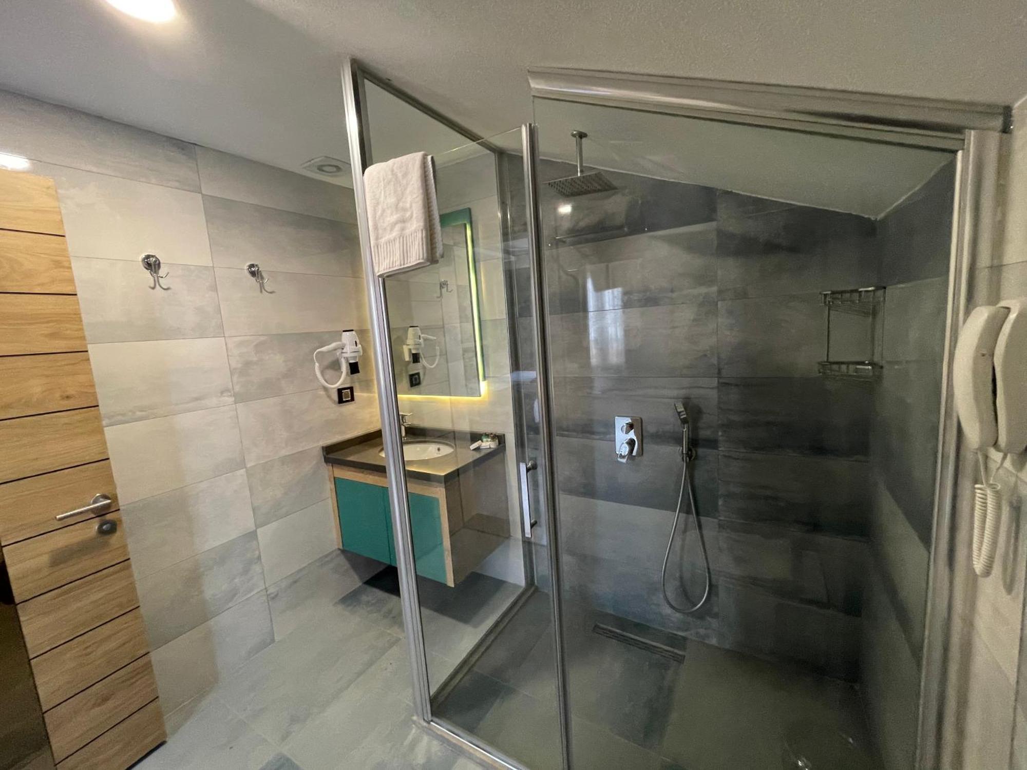 Peramis & Hotel 3*