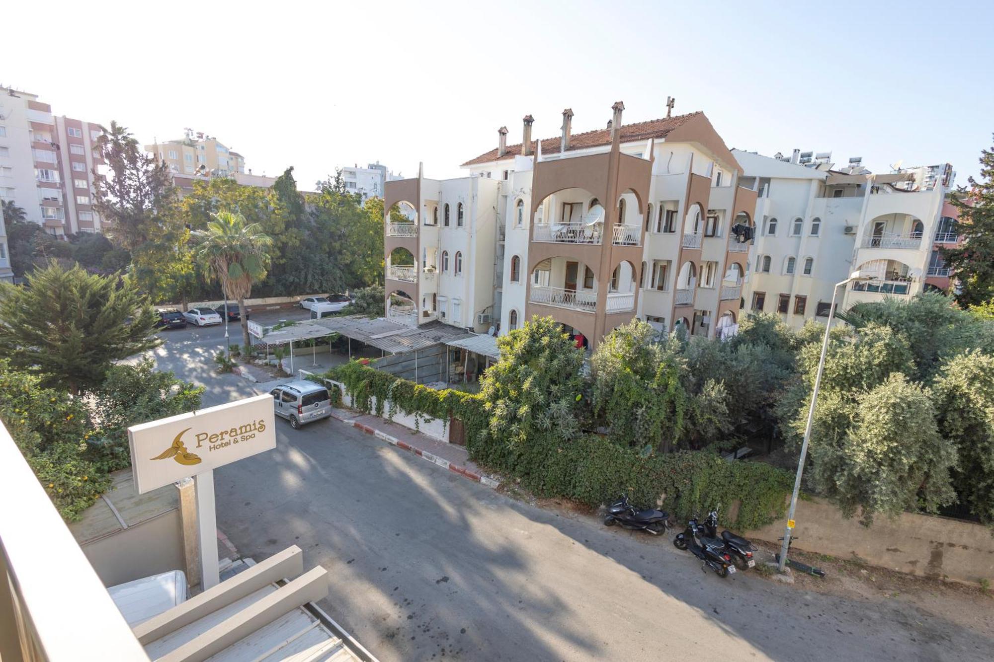 Peramis & Hotel 3*