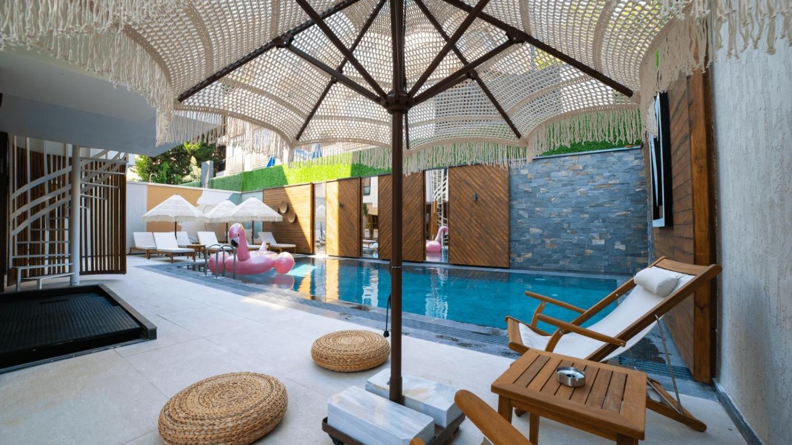 Lara Vista Suits & Spa Hotel