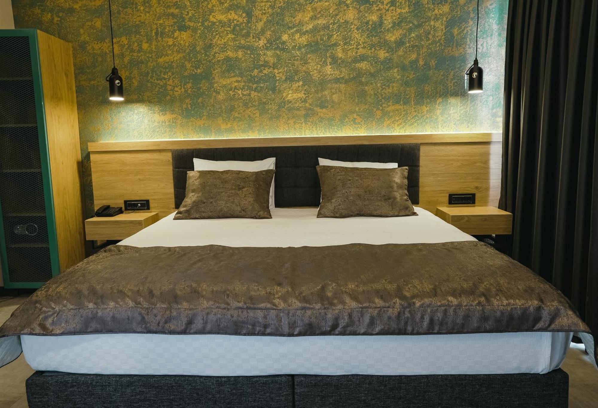 Hotel Peramis &