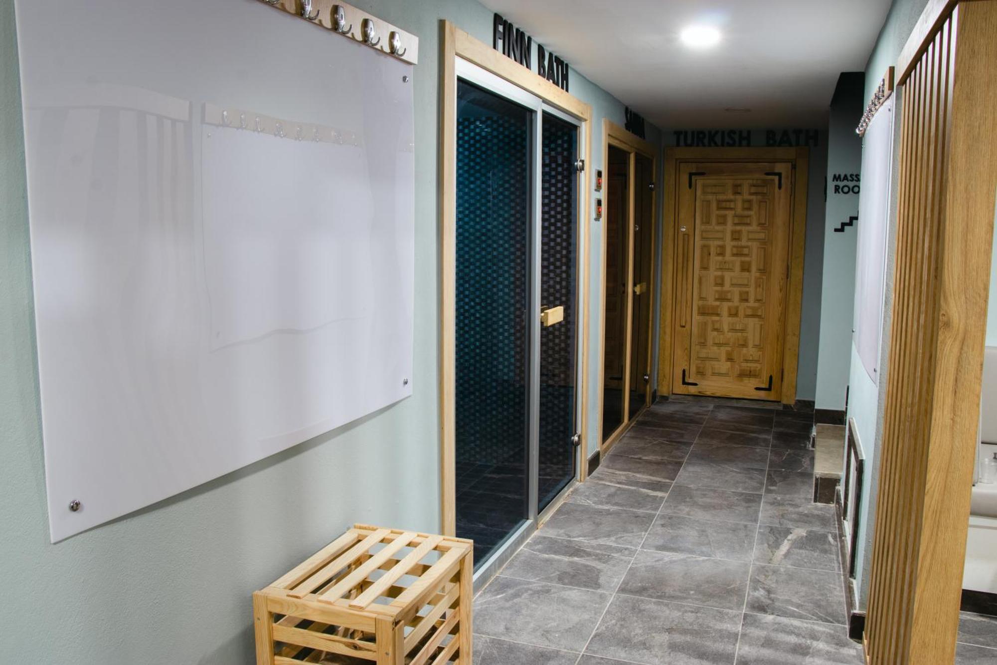 Hotel Peramis &