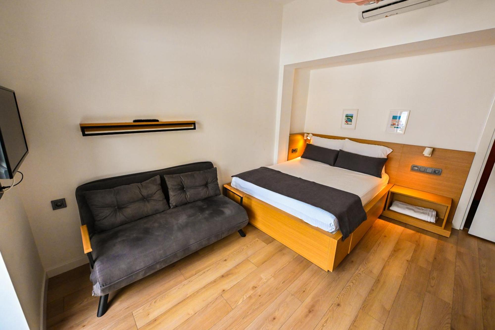 Otel Italic