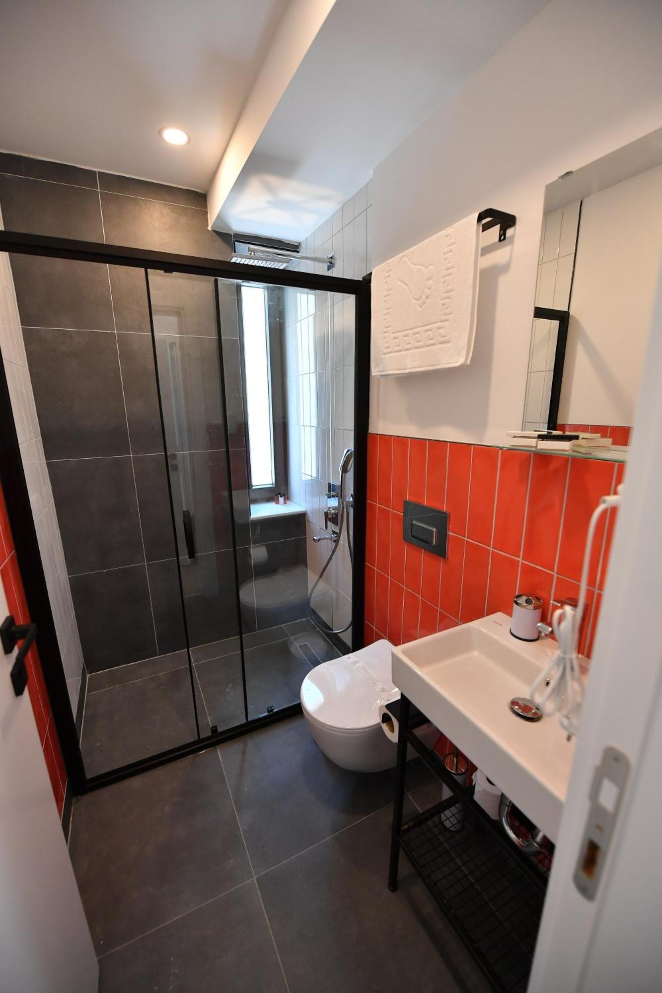 Otel Italic