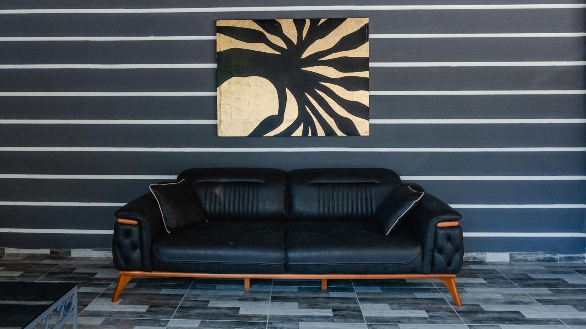 Orange Owl Otel *