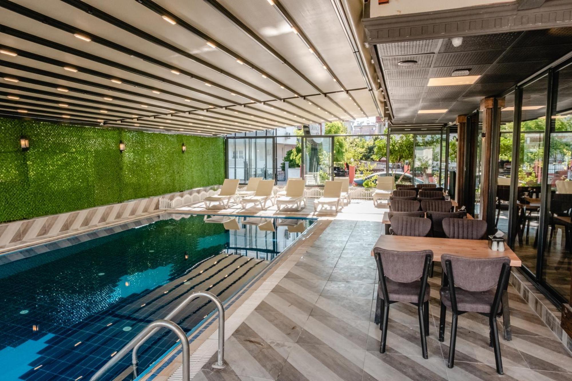 Orange Owl Otel