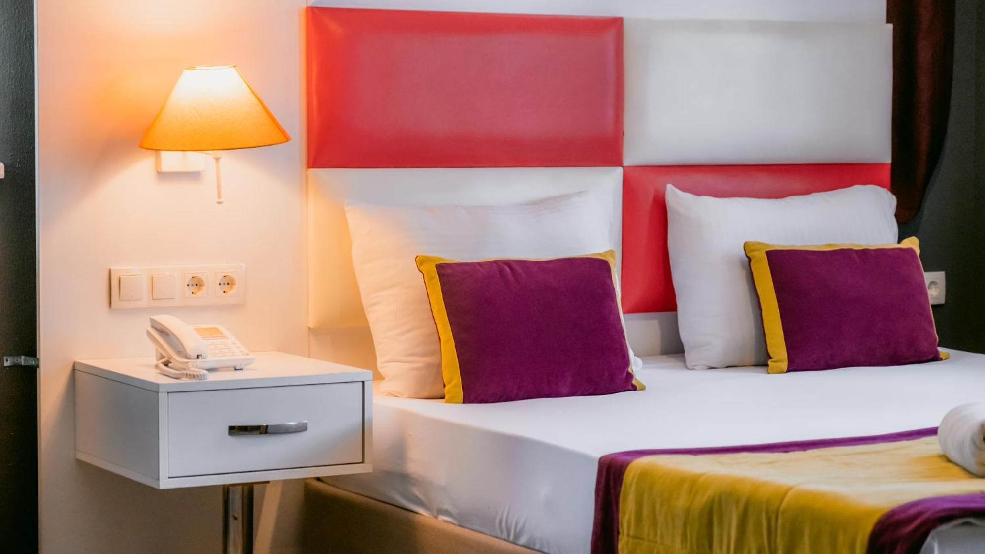 Otel Orange Owl