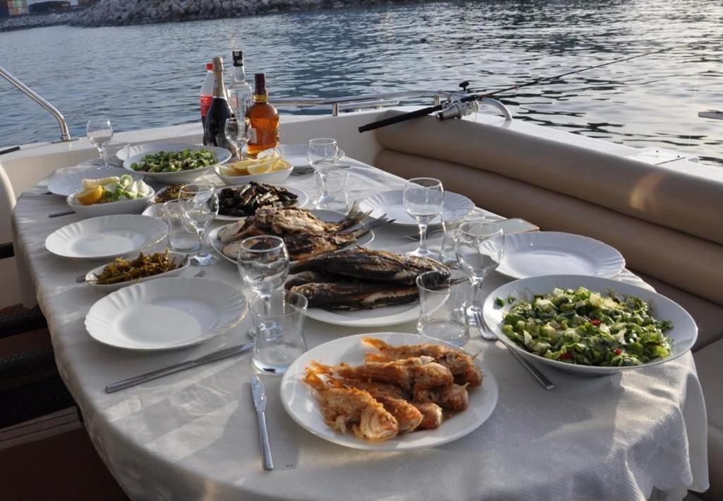 Botel Luxer *