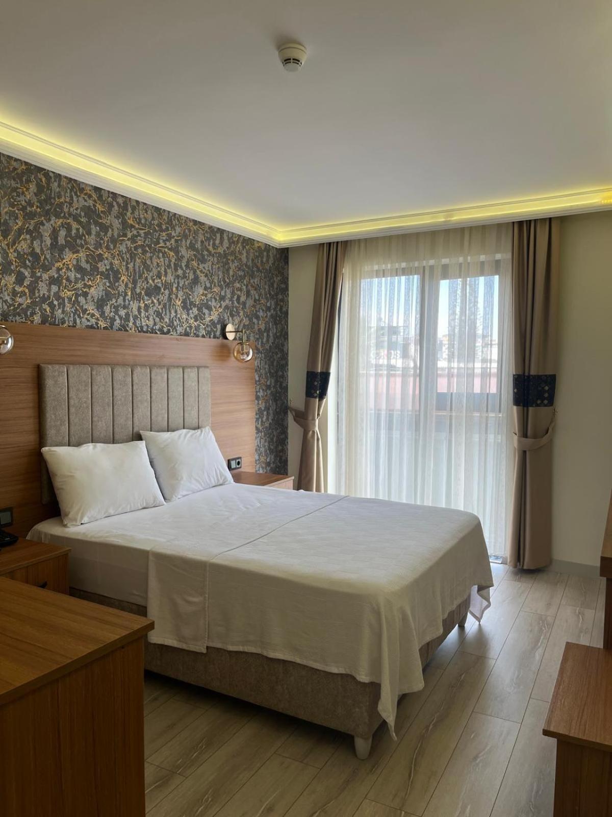 Golden Lux Hotel 3*