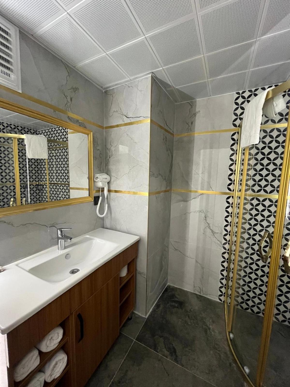 Golden Lux Hotel