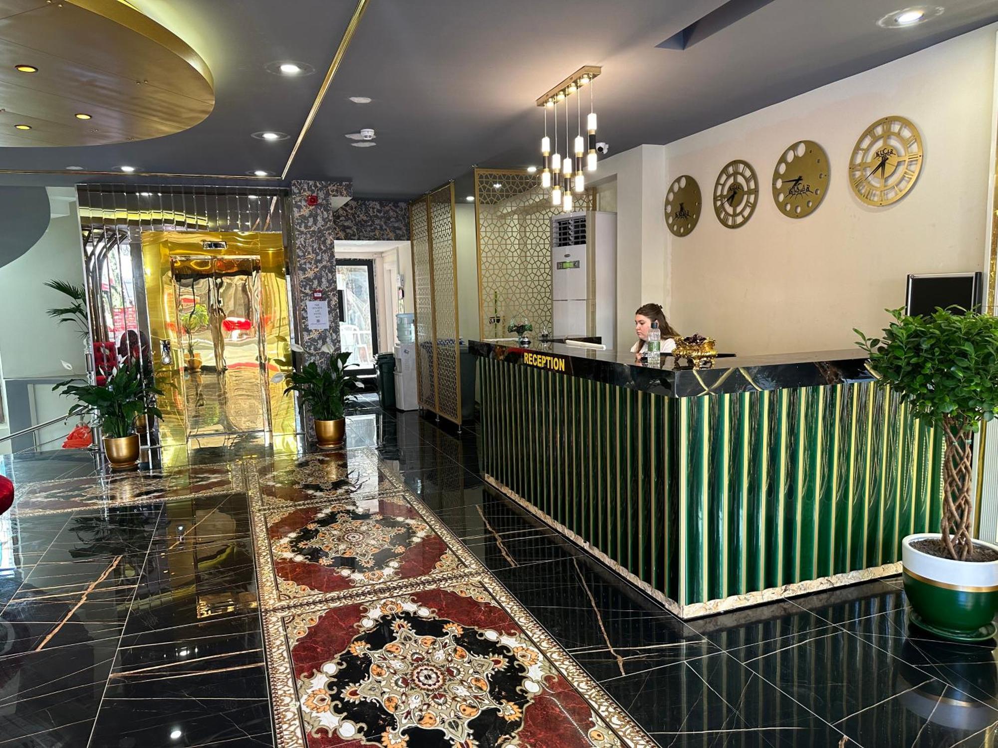 Golden Lux Hotel
