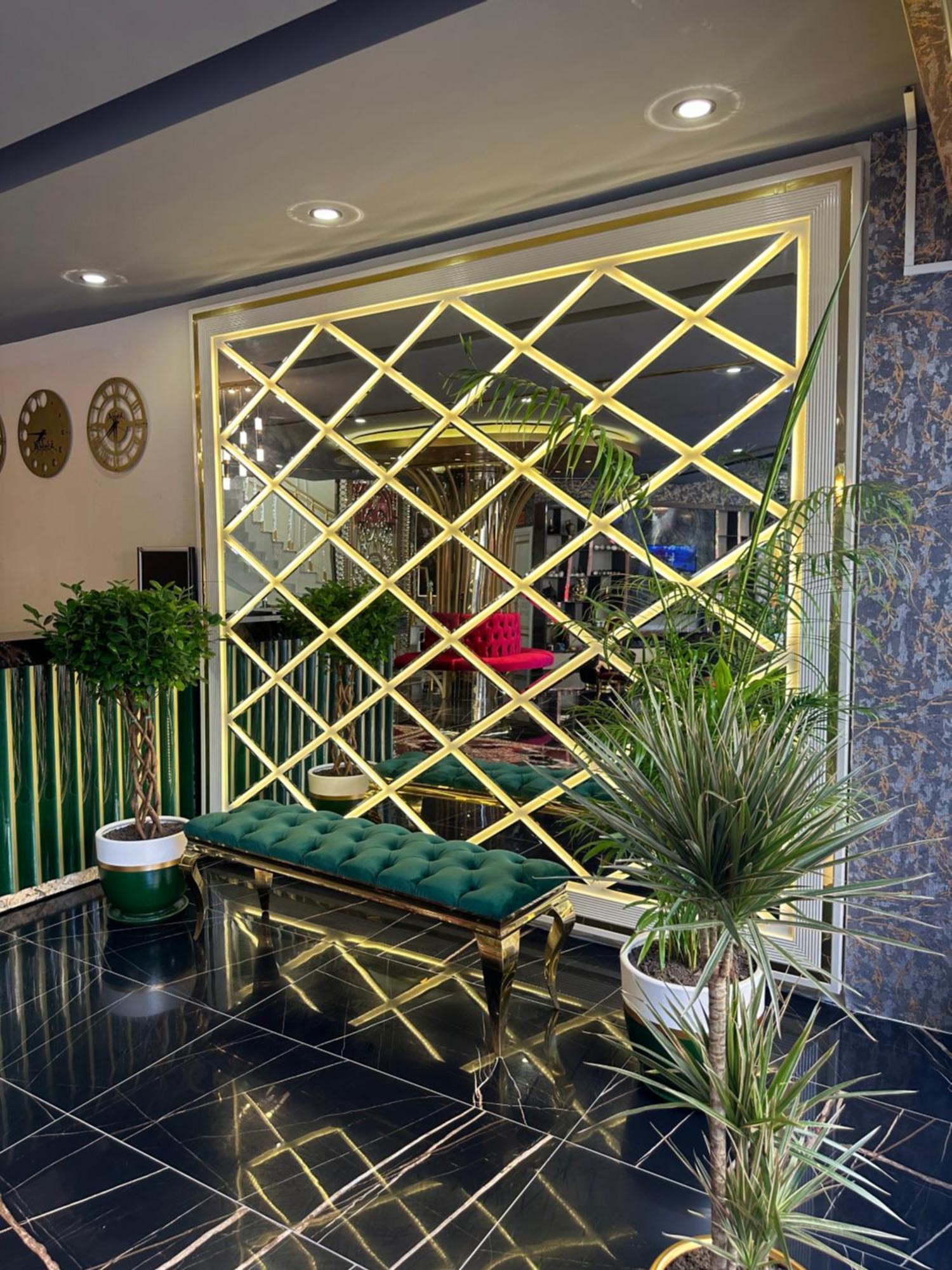 Golden Lux Hotel