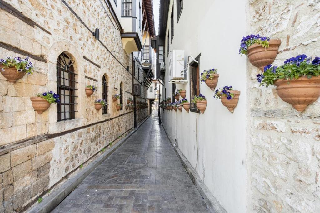 Remarkable Flat With Balcony Near Hadrian's Gate Homestay *
